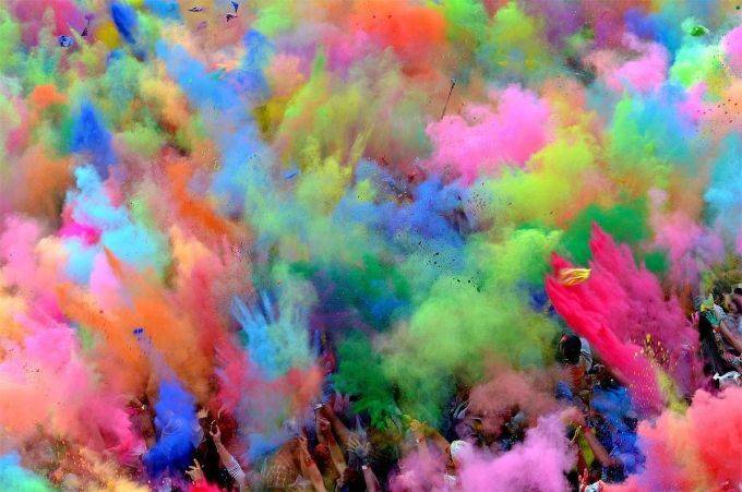 10 марта в Индии отмечают самый красочный праздник Холи