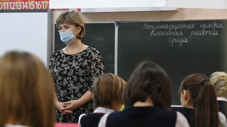 Путин прокомментировал ситуацию с зарплатами педагогов на «Прямой линии»