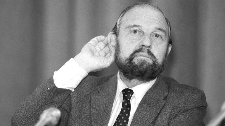 Умер советский разведчик Джордж Блейк, биографии которого посвящена книга «Иного выбора нет»