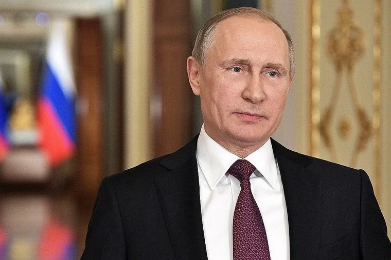 Меры приняты: Песков объяснил отсутствие маски и перчаток у Путина