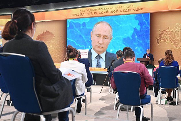 Путин прокомментировал ситуацию с зарплатами педагогов на «Прямой линии»