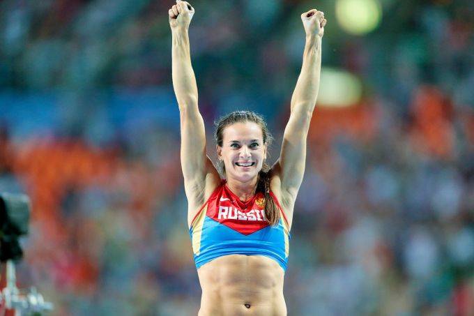 Елена Исинбаева, чемпионка мира и Европы по прыжкам с шестом, живет на две страны