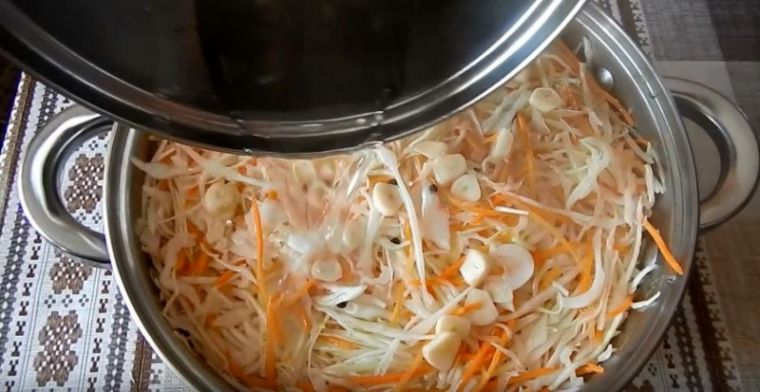 Хрустящая и сочная маринованная капуста быстрого приготовления: самые лучшие рецепты, пошаговые видео