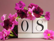 Красивые и короткие стихи на 8 Марта для бабушки и мамы