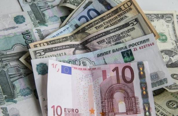 Что творится в обменниках Москвы на сегодня, продолжит ли рост евро