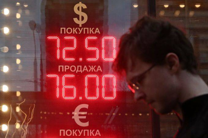 Что творится в обменниках Москвы на сегодня, продолжит ли рост евро