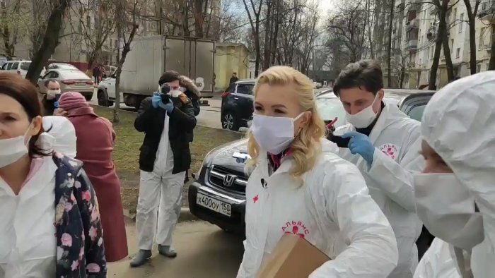 «Обращайтесь к начальству»: Дмитрий Песков отреагировал на жалобы врачей