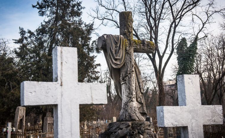 Разрешат ли посещение кладбища на Радоницу?
