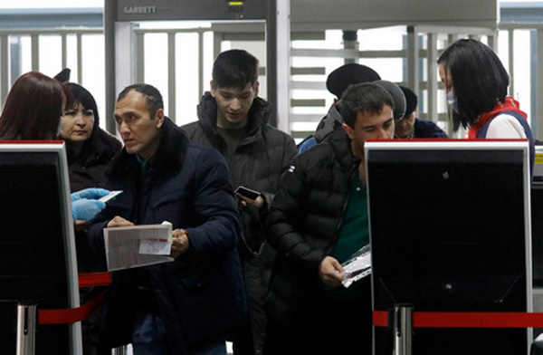 Принят новый закон, который увеличивет сроки пребывания мигрантов в России