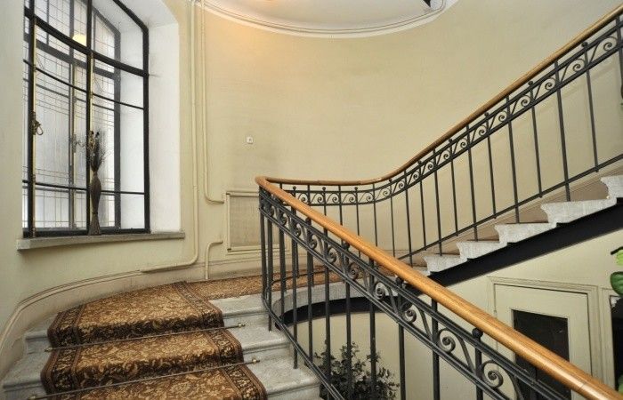 Почему лестницы в советских домах строились против часовой стрелки
