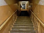 Почему лестницы в советских домах строились против часовой стрелки