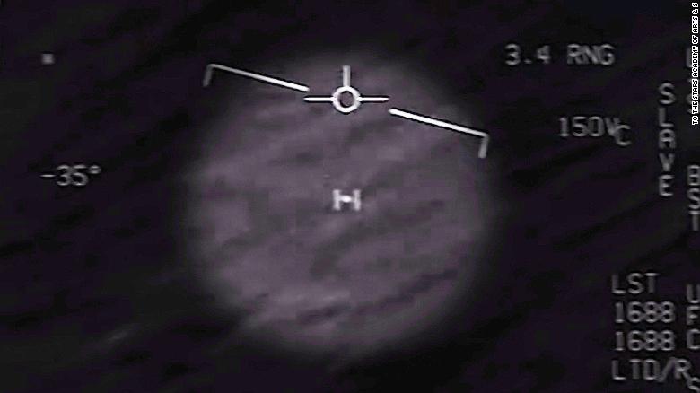 Пентагон предоставил видео с НЛО, которые ранее скрывали