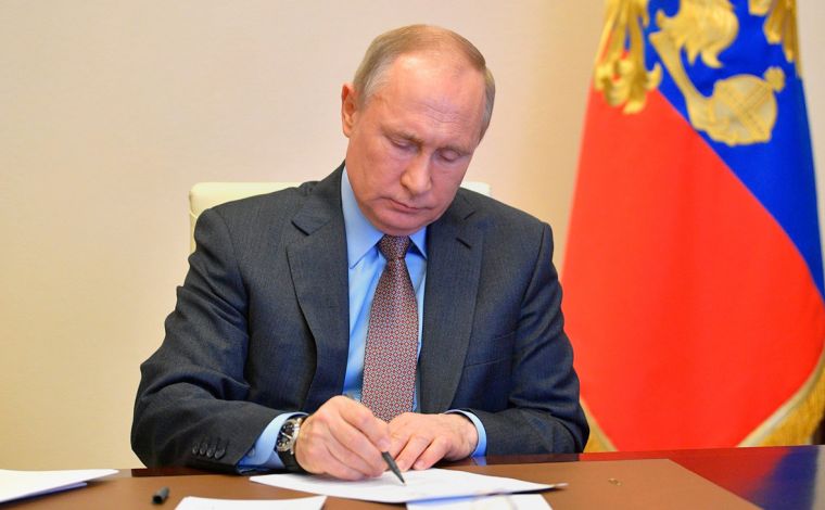 Мигранты без разрешения на работу в России – Путин принял послабления 