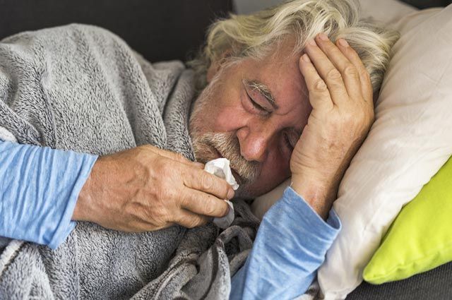 Ученые назвали нетипичные симптомы коронавируса у пожилых людей