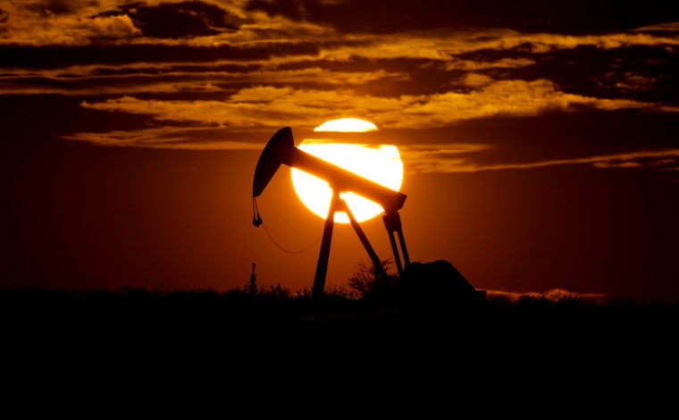 Цены на нефть упали ниже нуля – история такого не знает