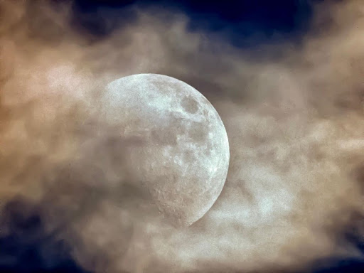 Где и во сколько можно будет наблюдать Луну 7 мая 2020 года?