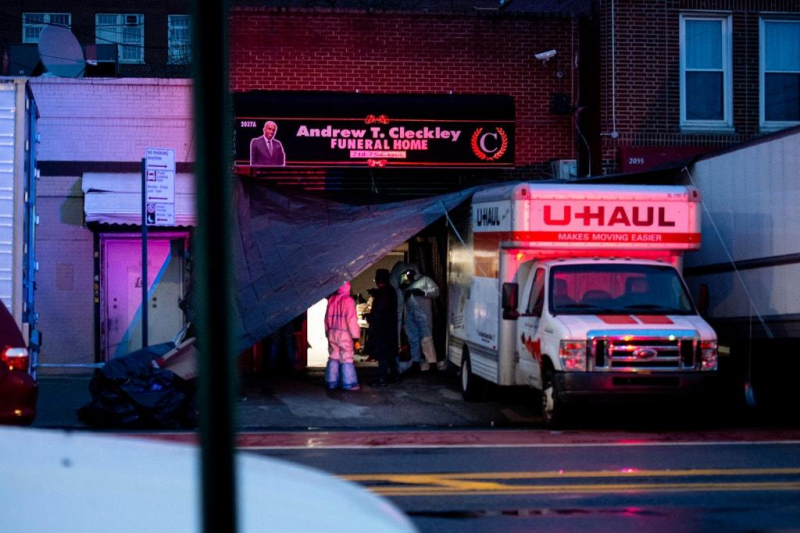 В Бруклине обнаружены два грузовика с телами погибших от коронавируса