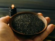 Что такое Четверговая соль и как правильно готовить от порчи и сглаза