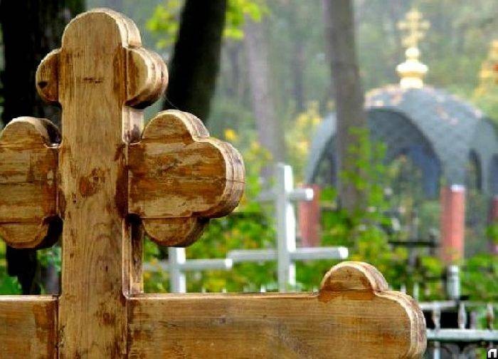 Молитва на Радоницу об усопших родителях, читаемая на кладбище, дома