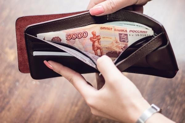 Базовые оклады могут уравнять зарплаты бюджетников в разных регионах России