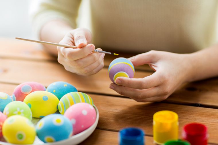 Почему на Пасху нужно красить яйца: откуда произошла традиция и что означает каждый цвет
