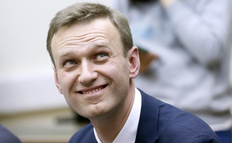 Захарова назвала Навального «позорно сбежавшим трусом»