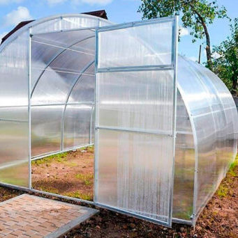 Преимущества теплиц из поликарбоната