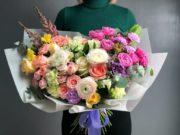 Яркий букет сможет порадовать близкого человека в серый осенний день