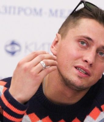 Друзья Прилучного рассказали о желании актера воссоединиться с экс-супругой Агатой Муцениеце