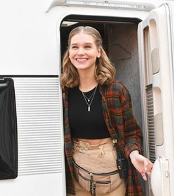 Кристина Асмус пожаловалась на травлю из-за коронавируса