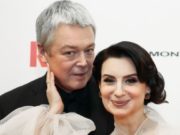 Екатерину Стриженову заподозрили в третьей беременности