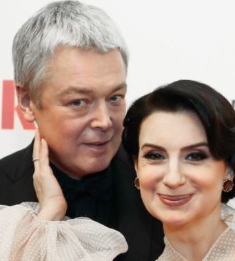 Екатерину Стриженову заподозрили в третьей беременности