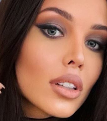 Фанаты гадают, кто подарил Решетовой «бэтмобиль»