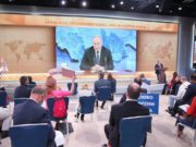 Путин подписал указ о выплате 5000 рублей семьям с детьми до 7 лет