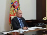 Путин анонсировал массовую вакцинацию врачей и учителей от коронавируса
