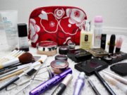 Что обязательно должно быть в косметичке современной девушки?