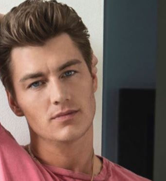 Певец Алексей Воробьев скоро станет отцом