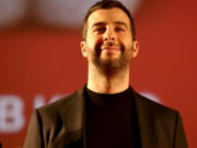 Ургант рассказал, как можно использовать визитку Путина