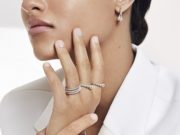 Незабываемым подарком станет украшение из серебра