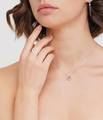 Какие серебряные украшения актуальны в новом сезоне?