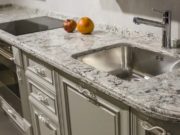 Как столешницу из акрилового камня встроить в интерьер?