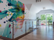 Как роспись на стене меняет атмосферу в доме?