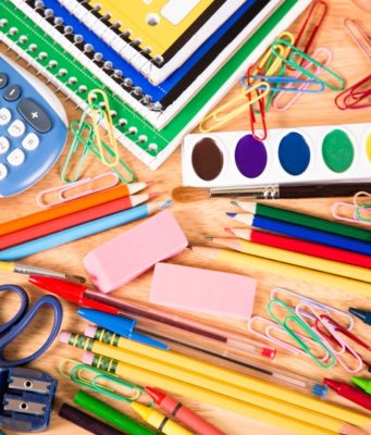 Почему выгодно приобрести школьные принадлежности оптом?