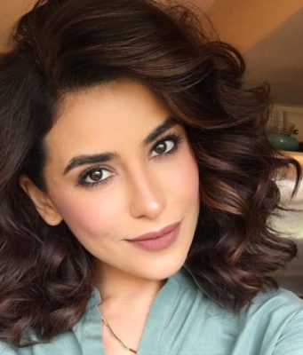 Какие профессиональные средства помогают в укладке волос?