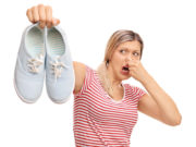 Неприятный запах от обуви: как избавиться?