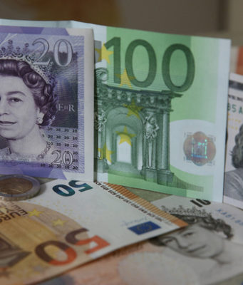 Эксперт объяснил, чем обернется возможное отключение России от системы SWIFT