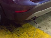 Новая опасность для водителей: у автомобилей массово крадут детали