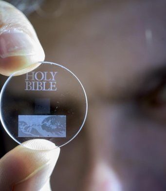 Технология 5D оптической памяти обеспечит человечество вечными носителями данных