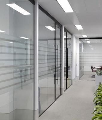 Офисные перегородки: преимущества и выбор для организации рабочего пространства