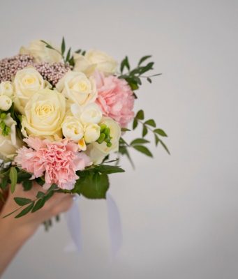 Тенденции в подарочных букетах: новые идеи и творческие подходы к созданию букетов, соответствующих современным вкусам и требованиям